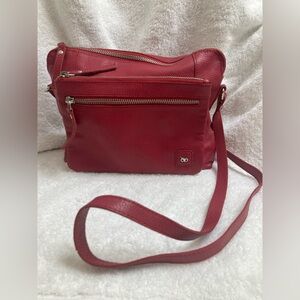 Red Wise Owl Crossbody Pebbled Leather Bag 

6’ x 8.5 ‘ x 1.5’